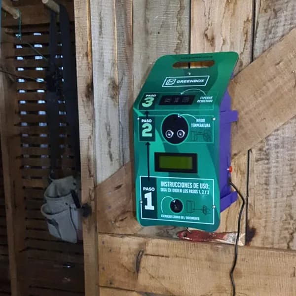 Dispositivo GreenBox instalado en campo